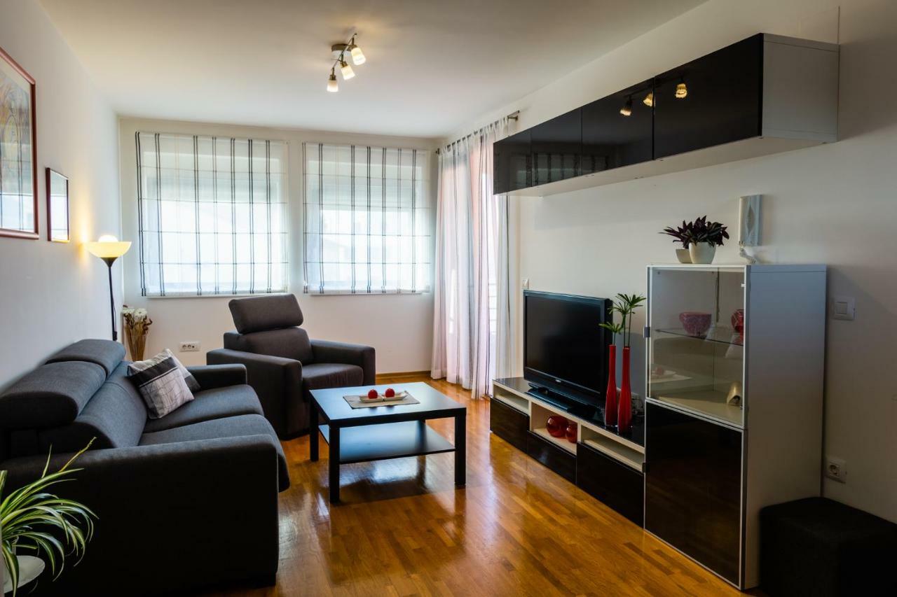 Apartment App - 1 *