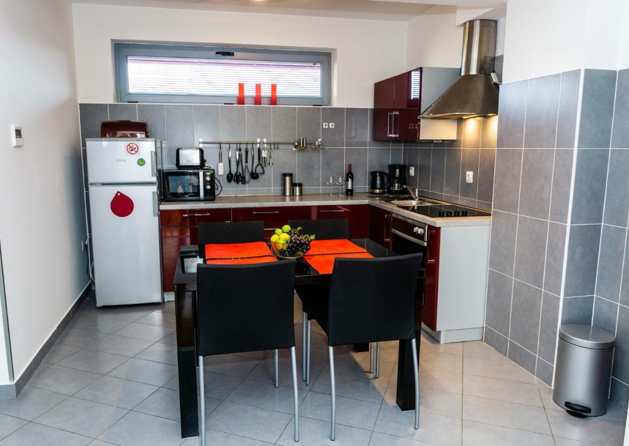Apartment App - 1 *